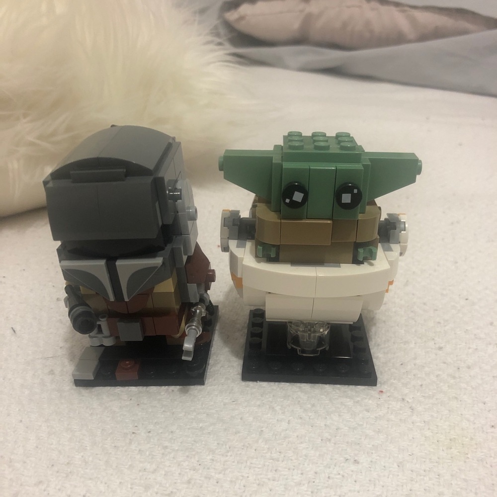 Baby Yoda and Mandalorian lego set
